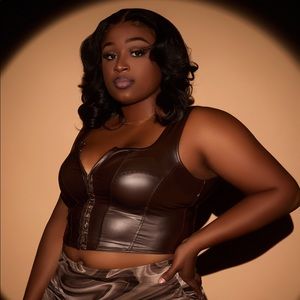 Meet your Posher, Denae